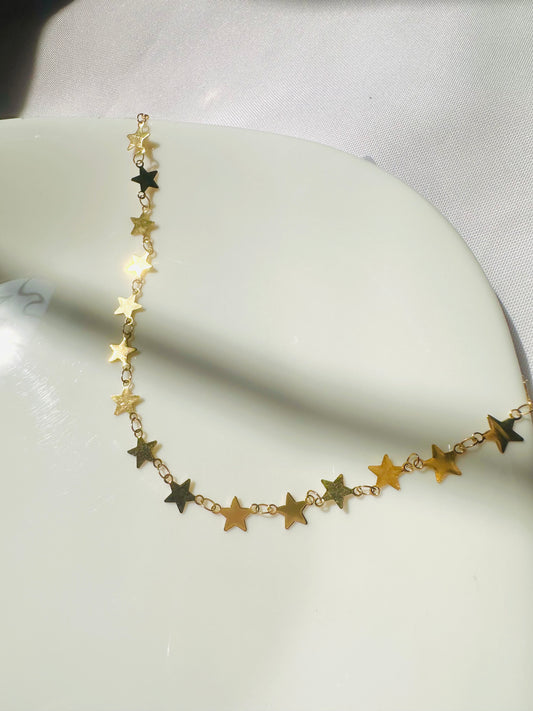 Collar estrellas dorado