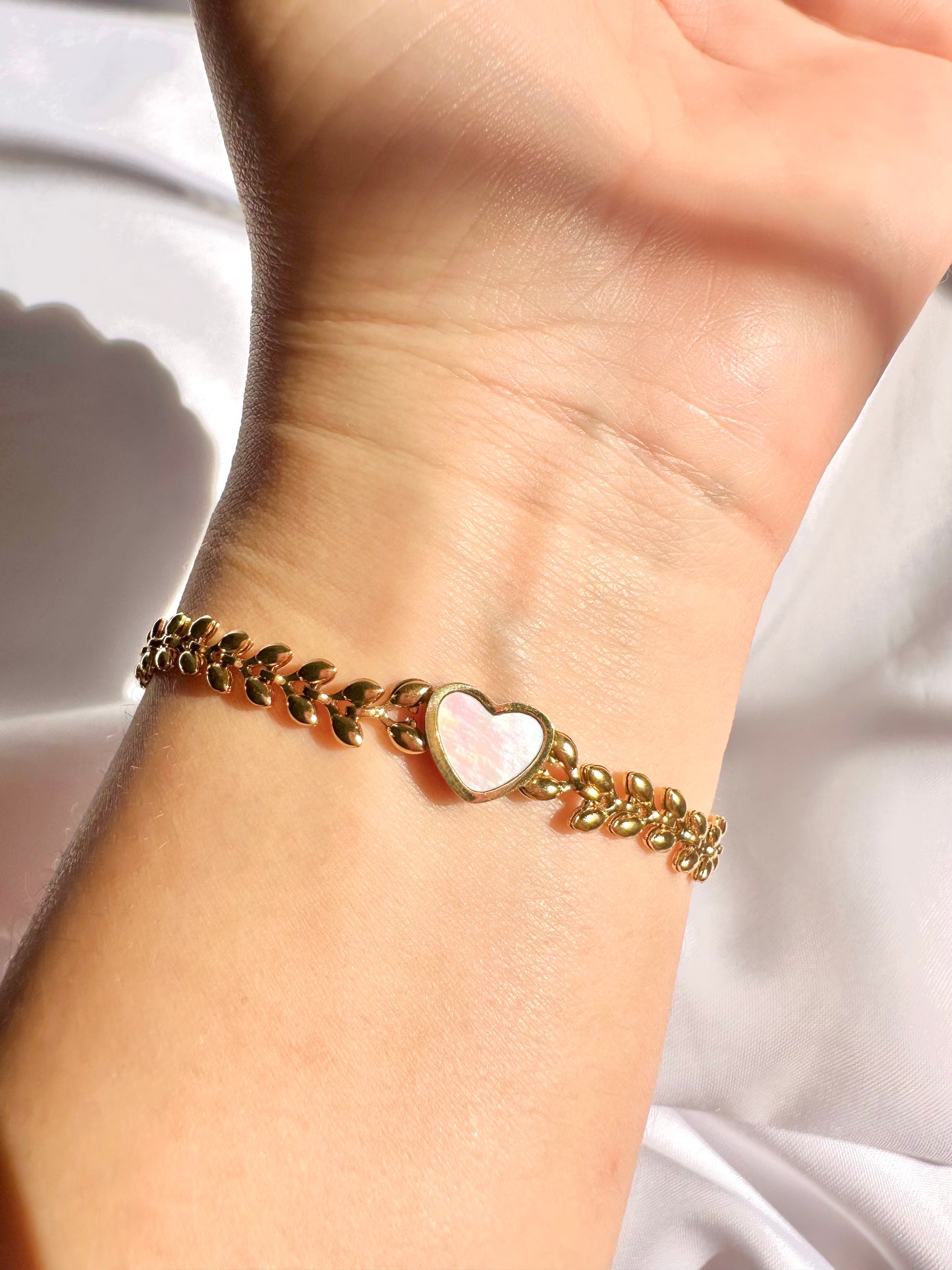 Pulsera con corazón madre perla